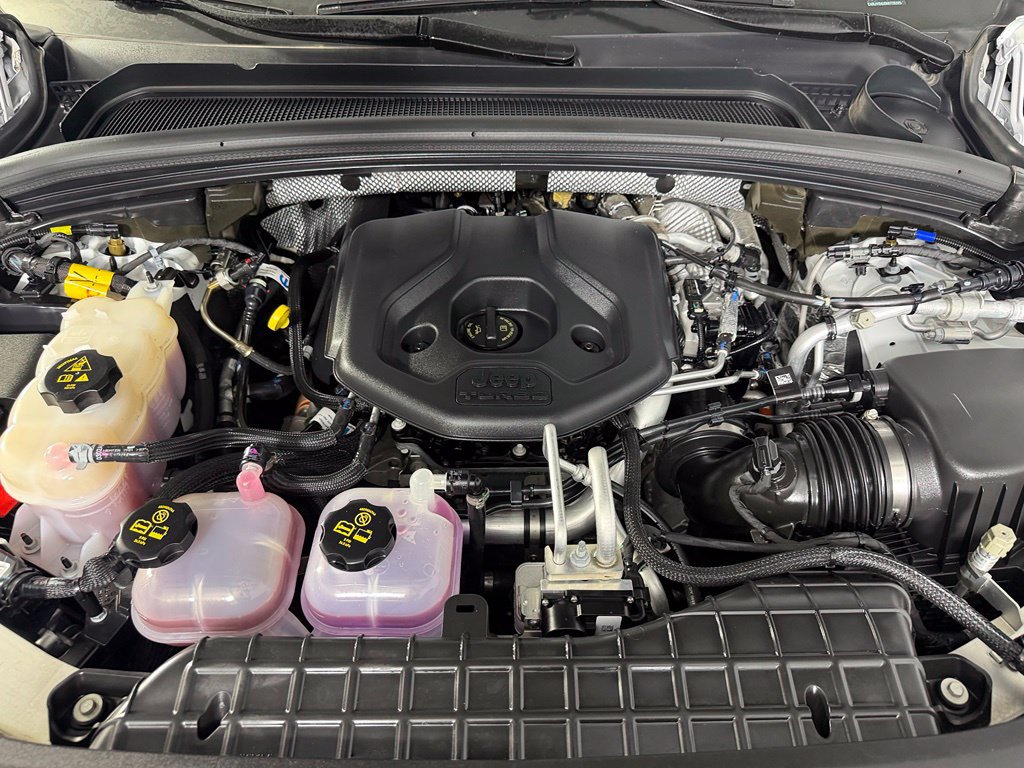 Certified 2022 Jeep Grand Cherokee Overland w/ Advanced Protech Group III AWD/4WD image 24