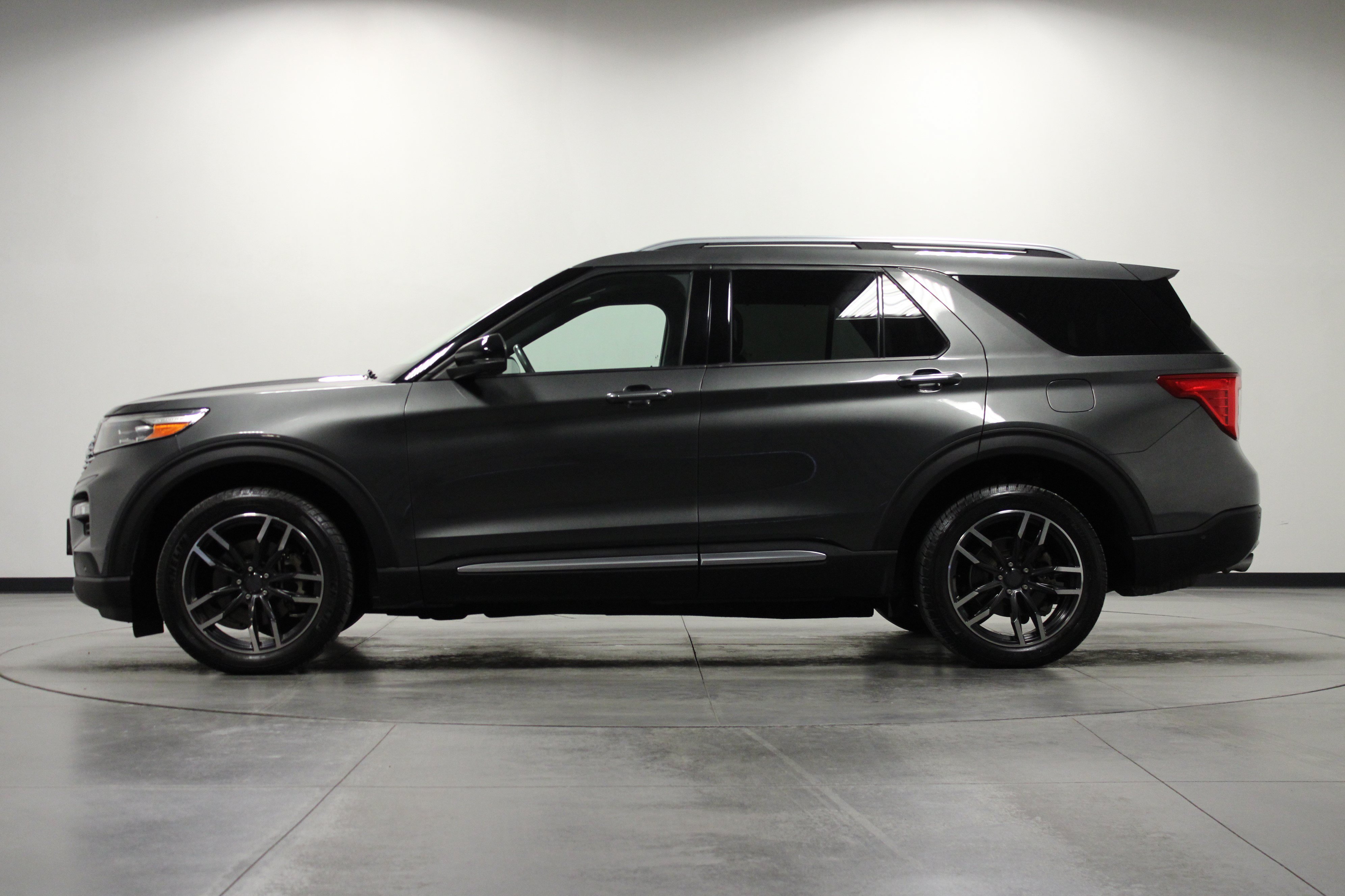 Used 2020 Ford Explorer Platinum w/ Premium Technology Package AWD/4WD image 7