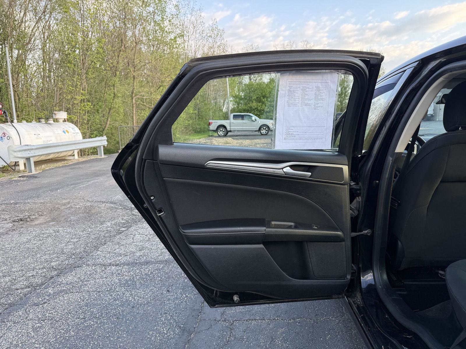 Used 2020 Ford Fusion SE FWD image 17
