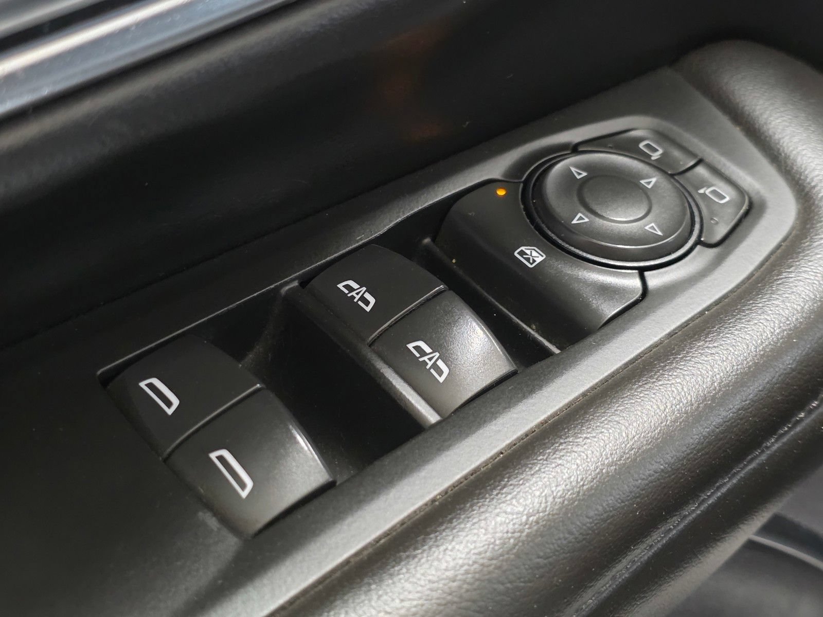 Used 2023 Chevrolet Suburban LS RWD image 22