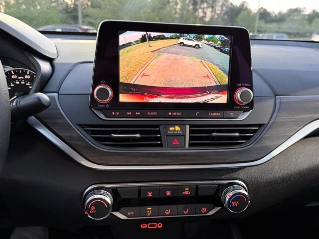 Used 2025 Nissan Altima 2.5 SV FWD image 18