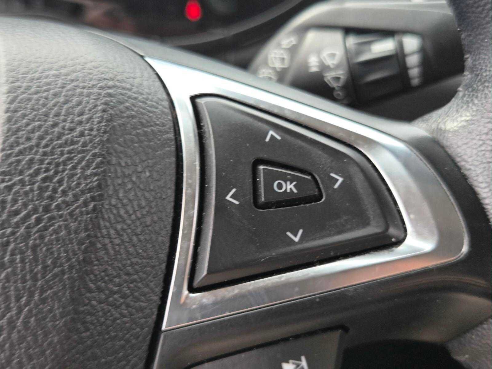 Used 2023 Ford Edge SEL AWD/4WD image 30