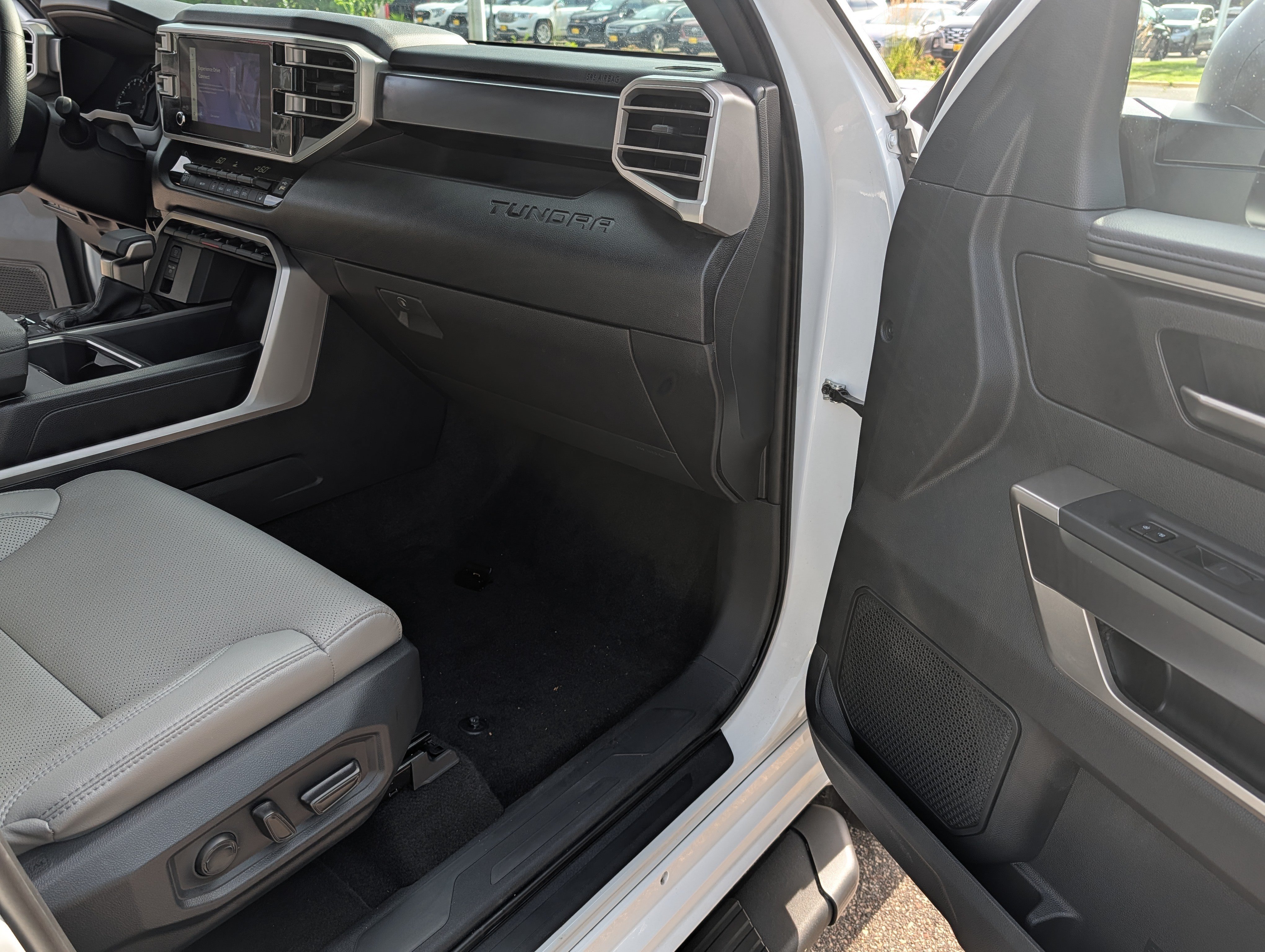 Certified 2025 Toyota Tundra SR5 w/ SR5 Premium Package AWD/4WD image 30