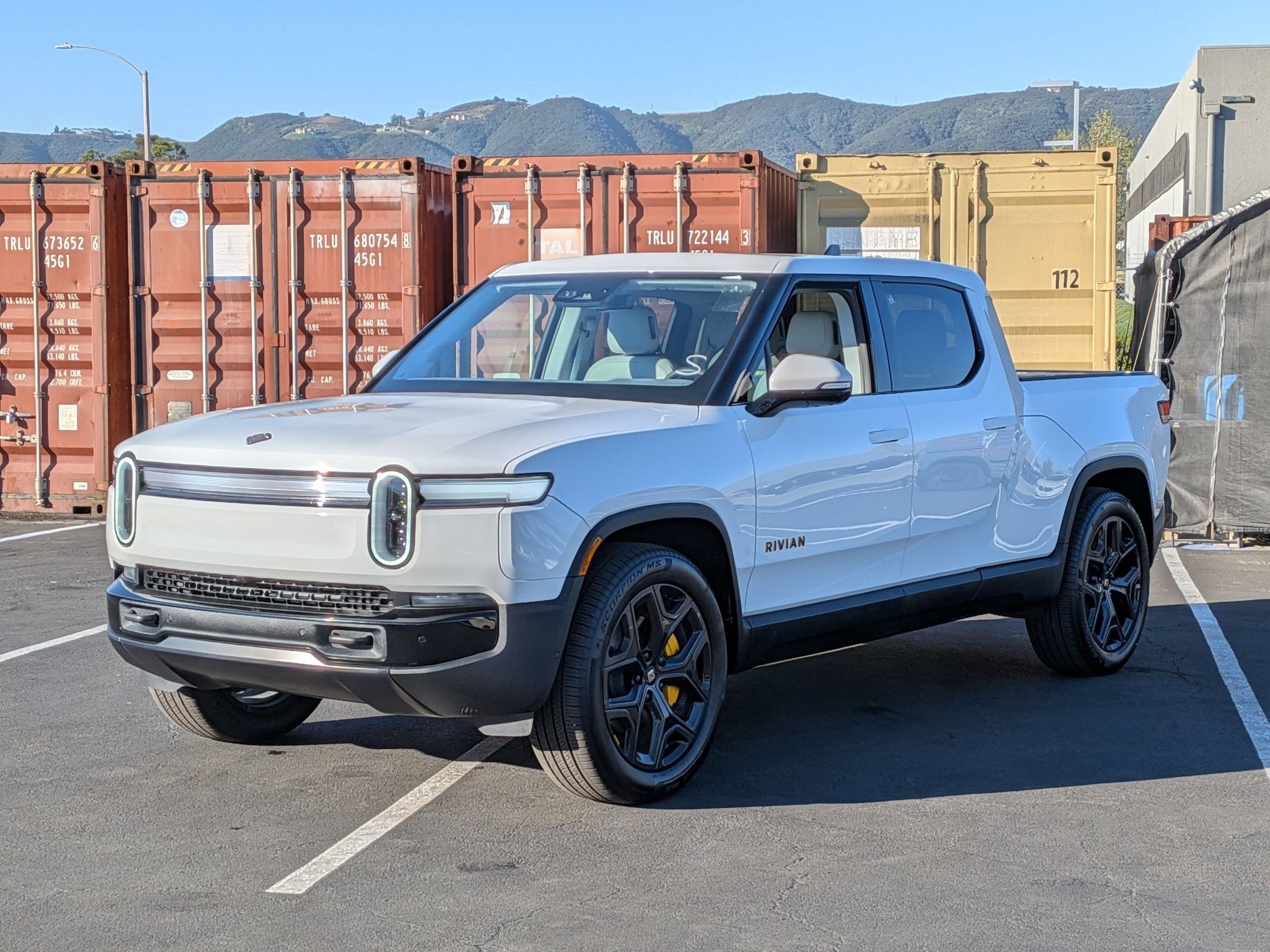 Used 2026 Rivian R1T Premium image 5