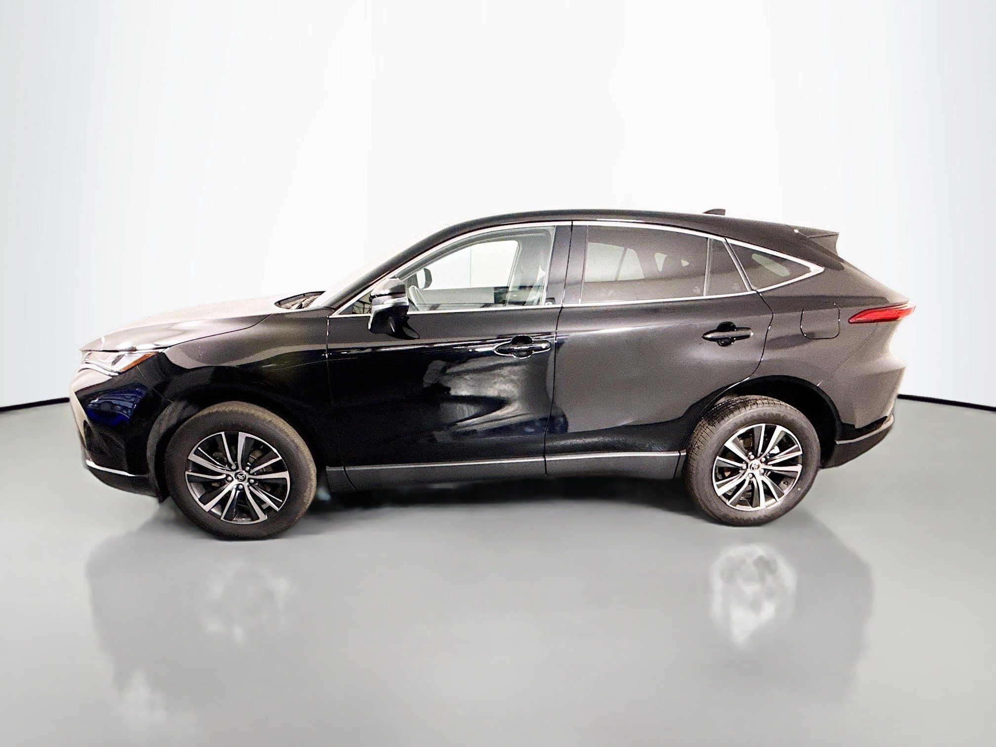 Used 2024 Toyota Venza LE AWD/4WD image 6