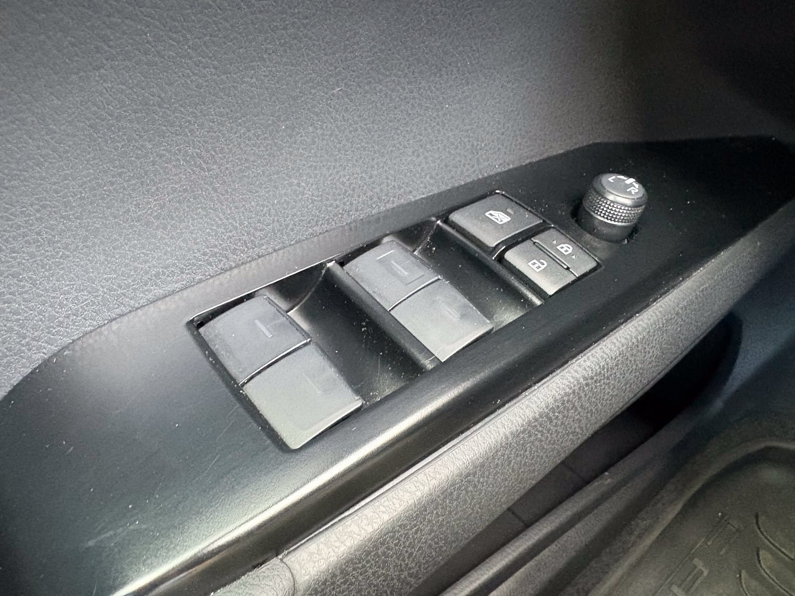 Used 2025 Toyota Camry SE FWD image 19