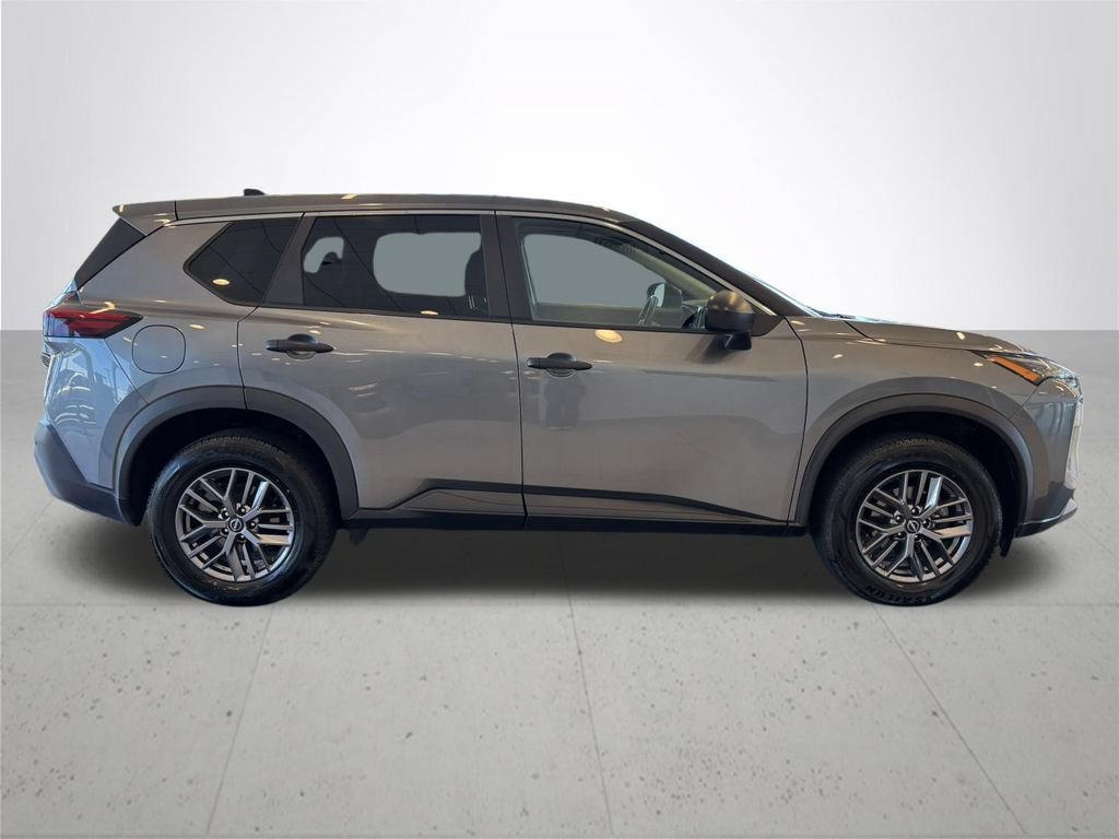 Used 2023 Nissan Rogue S AWD/4WD image 6