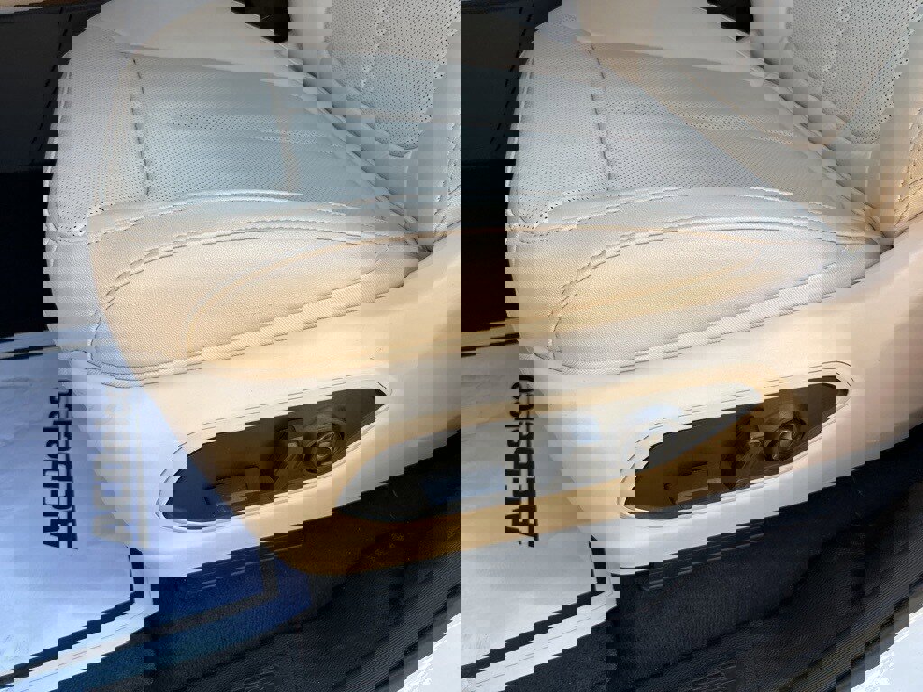 Used 2024 Jeep Grand Cherokee Limited w/ Luxury Tech Group II image 23