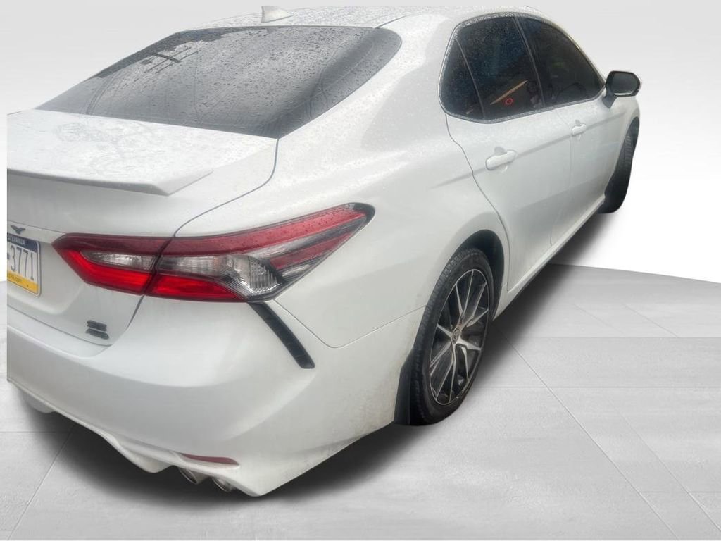 Used 2022 Toyota Camry SE w/ Cold Weather Package image 18