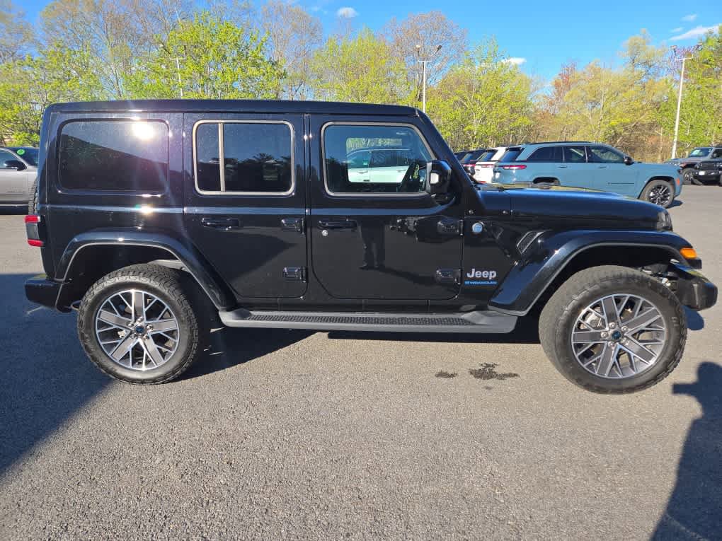 Used 2024 Jeep Wrangler High Altitude AWD/4WD image 3