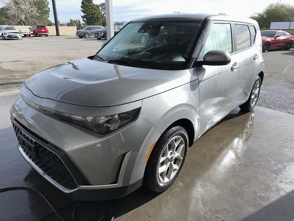 Used 2023 Kia Soul LX w/ Option Group 015 image 2