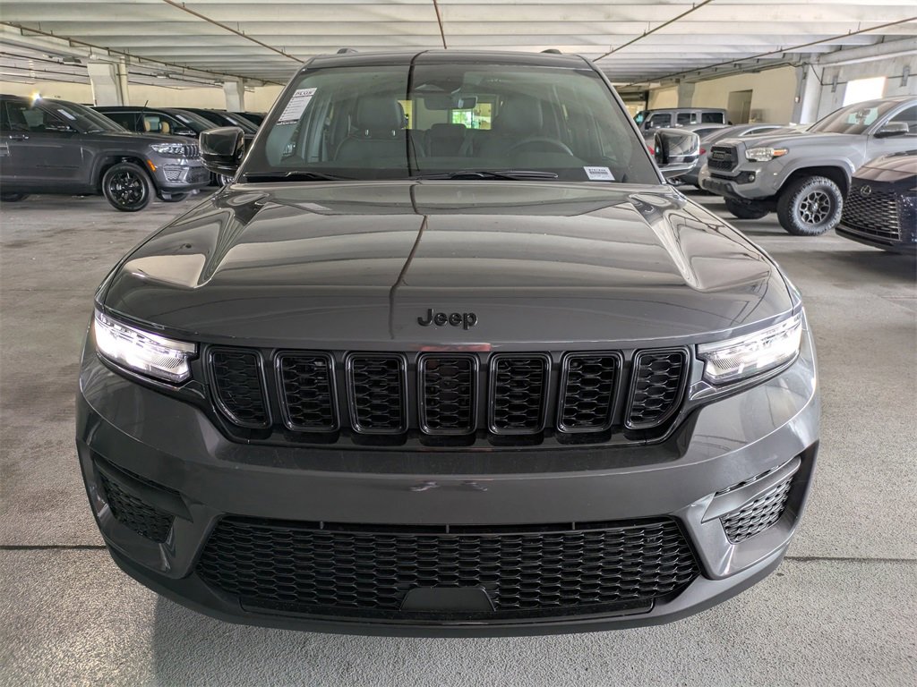 New 2025 Jeep Grand Cherokee Altitude image 3