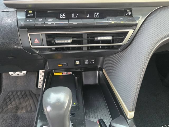 Used 2025 Toyota Camry SE FWD image 17