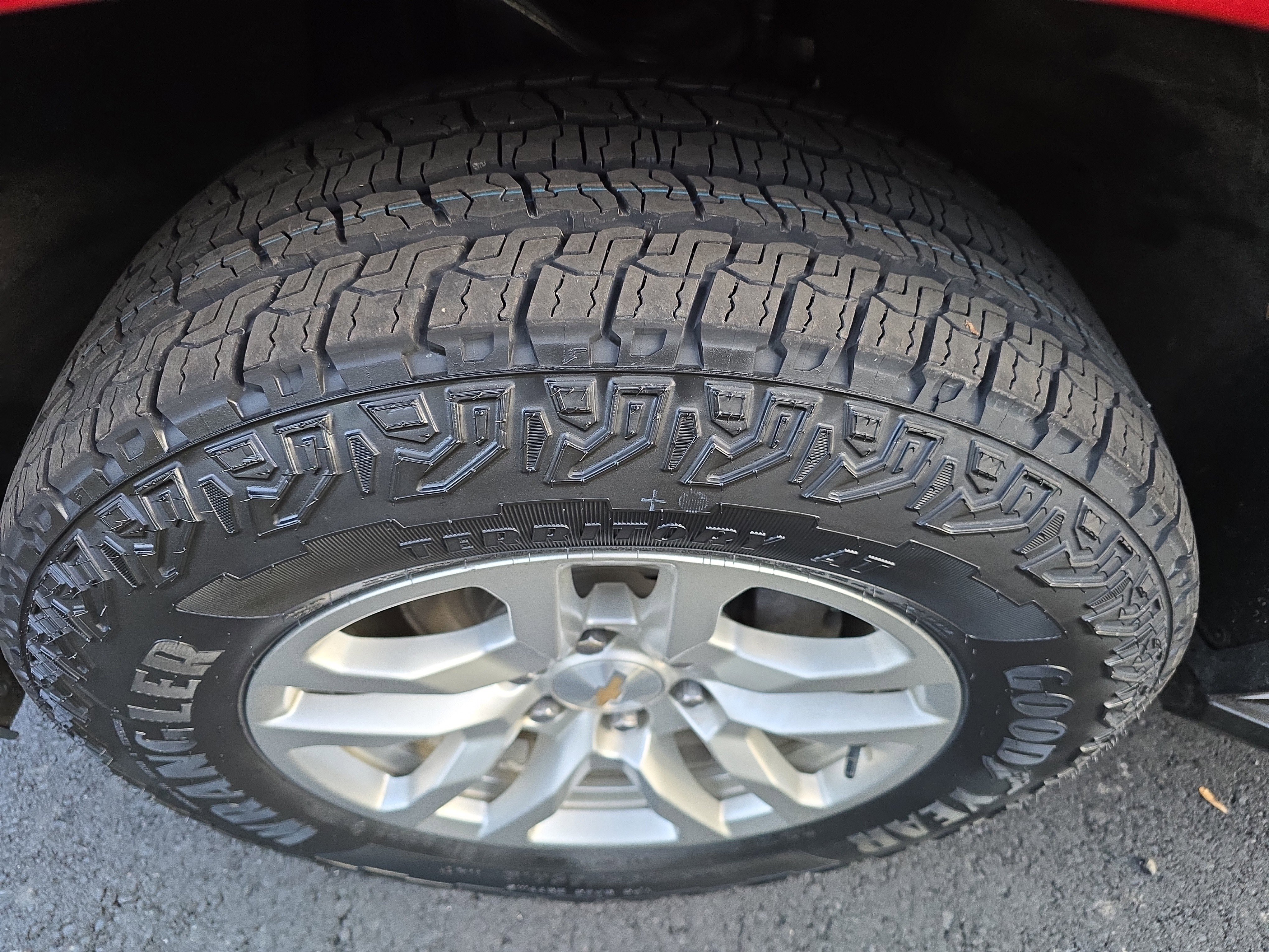 Used 2022 Chevrolet Suburban LS image 11