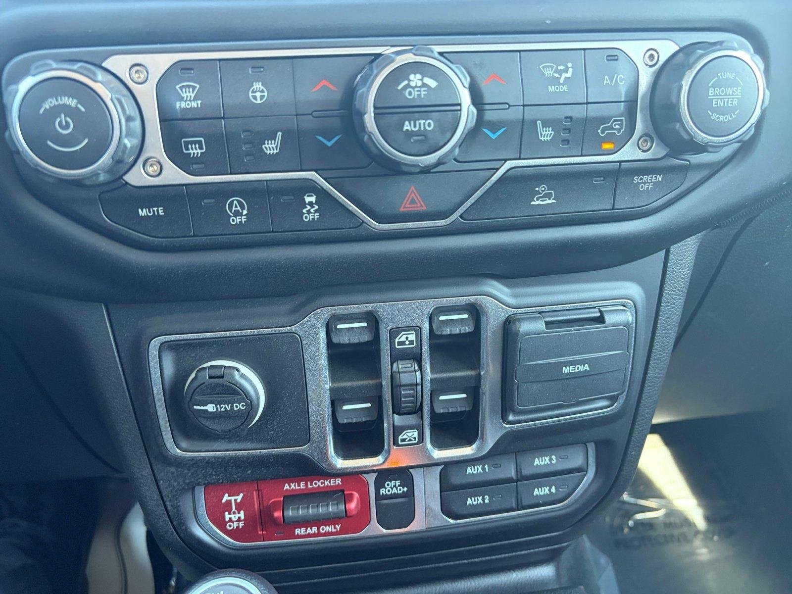 Used 2023 Jeep Gladiator Mojave w/ Cold Weather Group AWD/4WD image 20