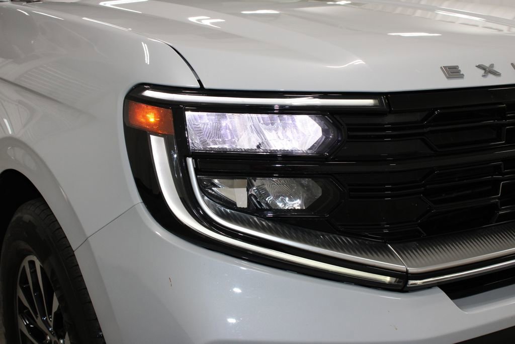 Used 2025 Ford Expedition Platinum image 12