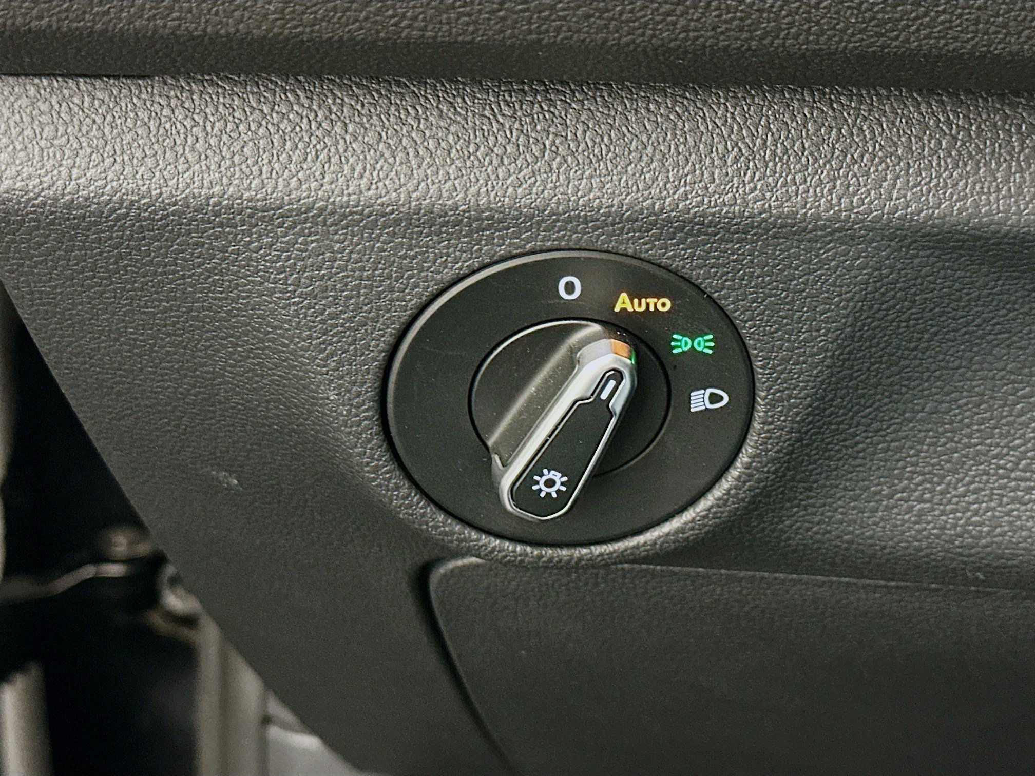 Used 2024 Volkswagen Jetta SE image 17