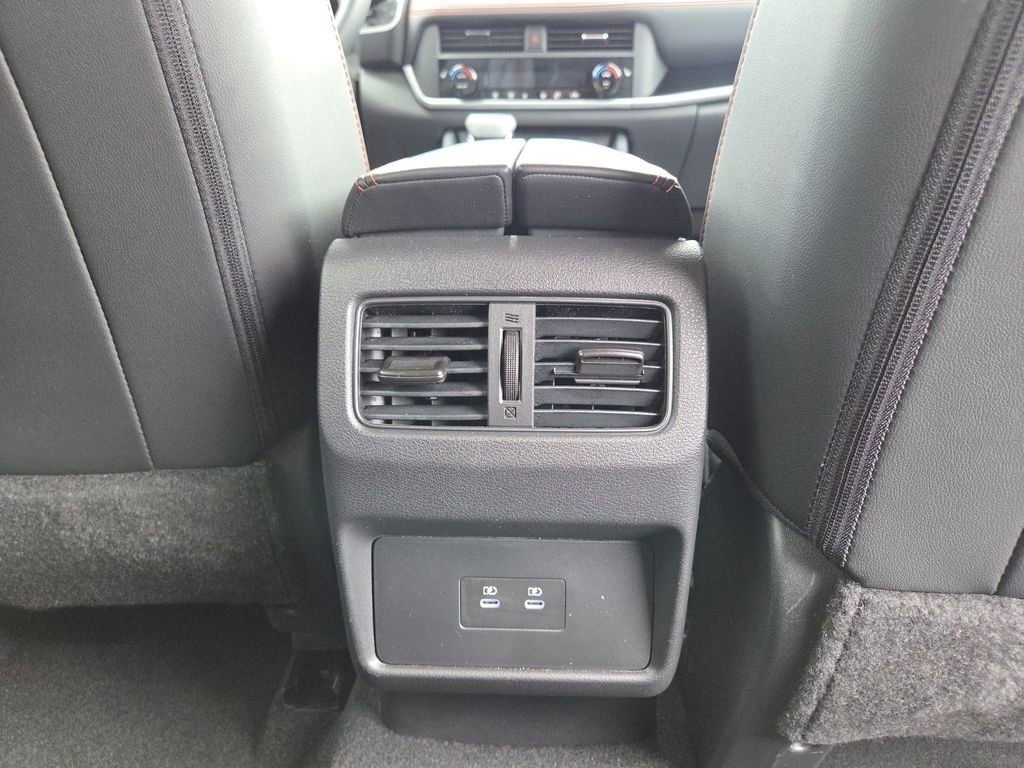 Used 2025 Nissan Rogue SV image 8