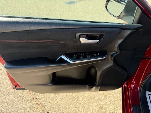 Used 2015 Toyota Camry XSE w/ Moonroof Package image 11