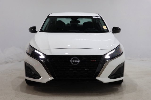 Used 2025 Nissan Altima 2.5 SR FWD image 2