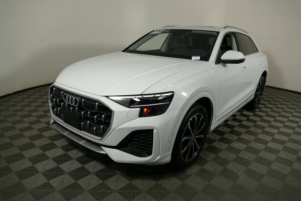 Used 2024 Audi Q8 Premium image 7
