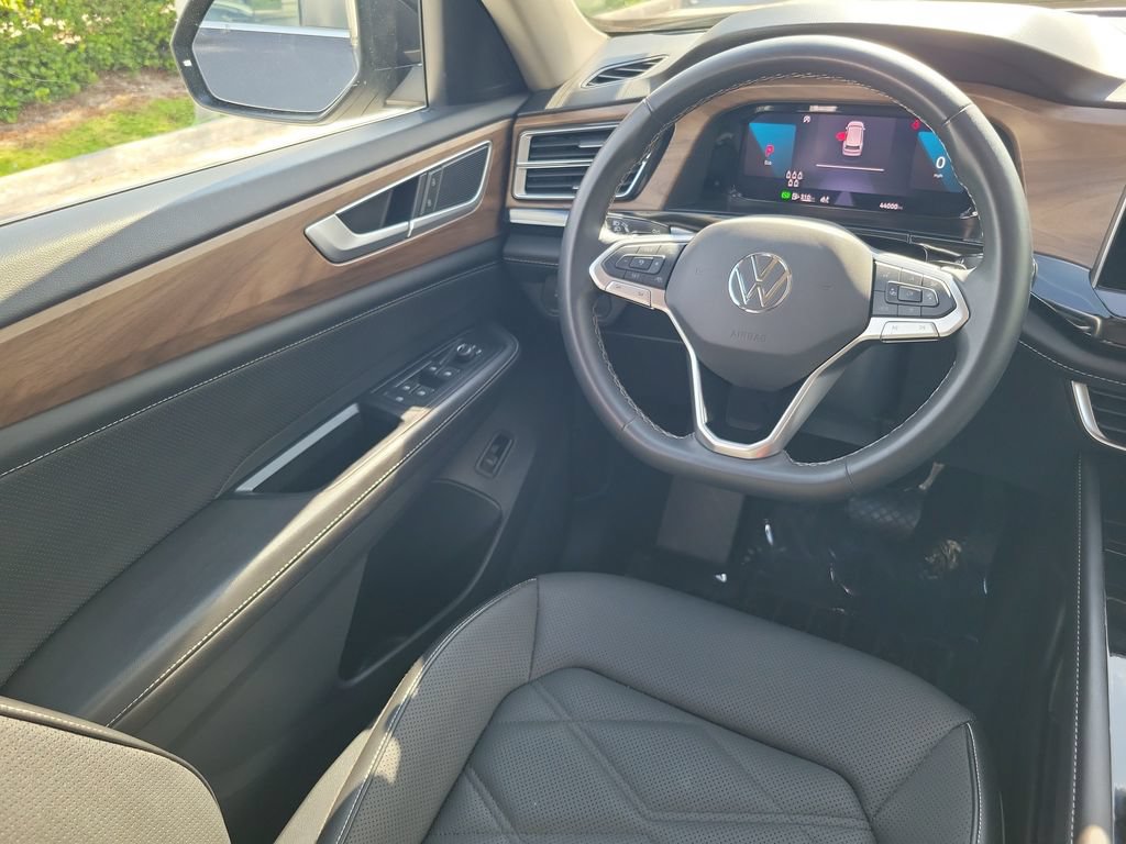 Used 2025 Volkswagen Atlas SE FWD image 16
