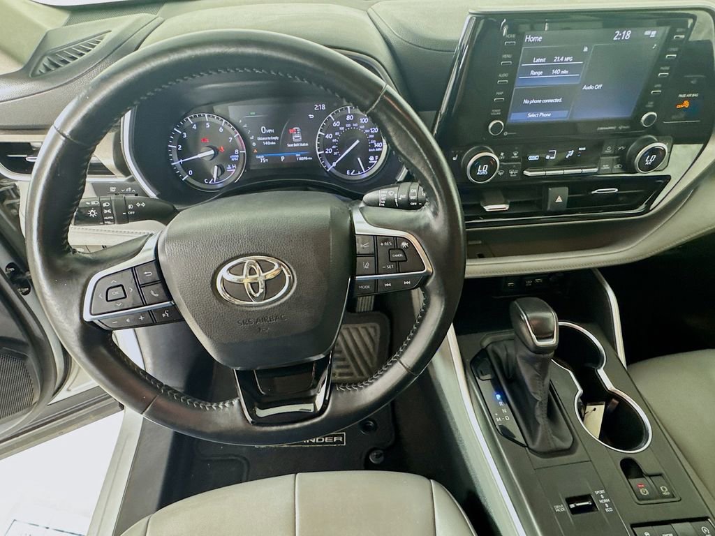 Used 2020 Toyota Highlander XLE FWD image 12