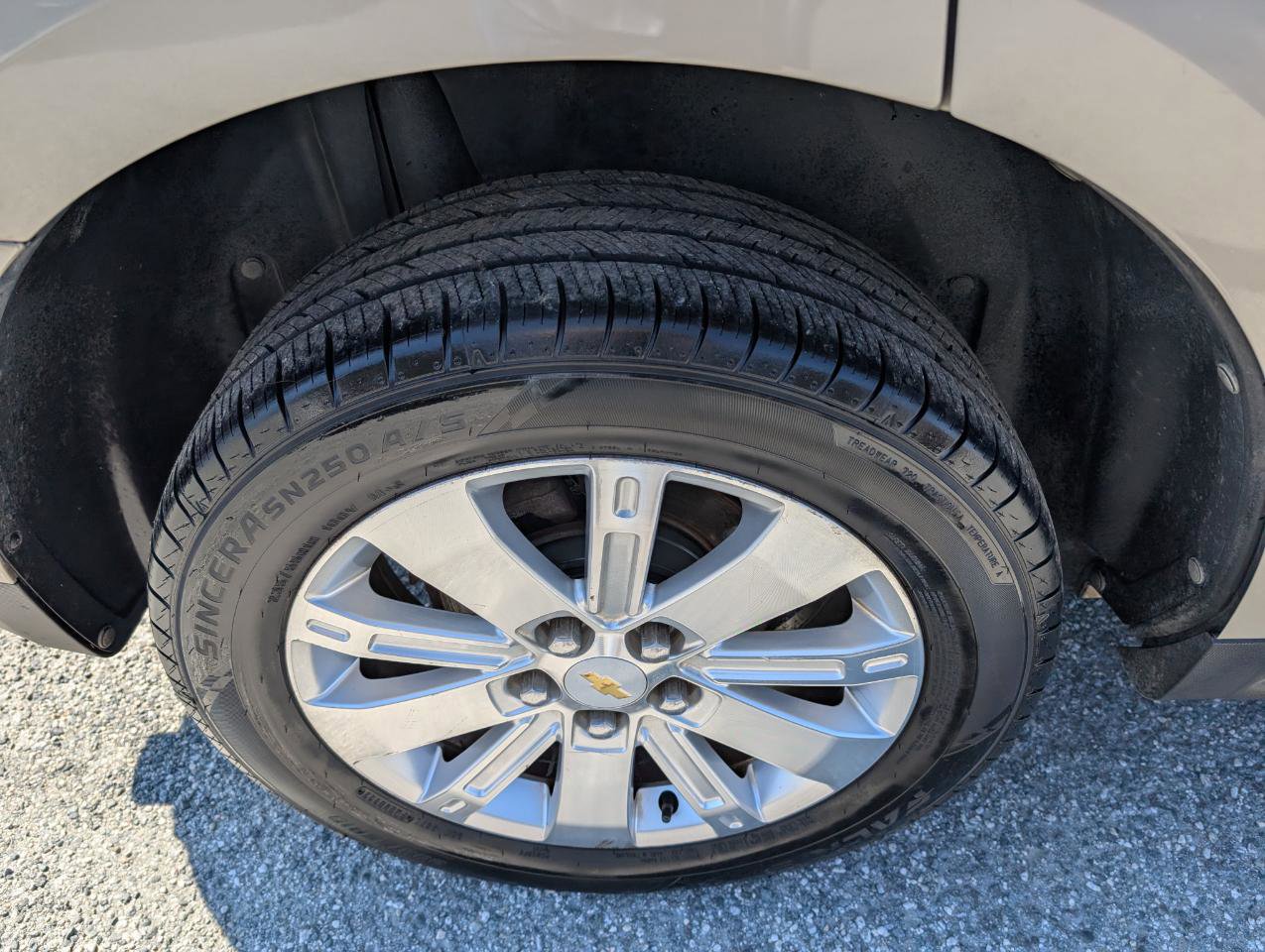 Used 2011 Chevrolet Equinox LT w/ Driver Convenience Package image 6