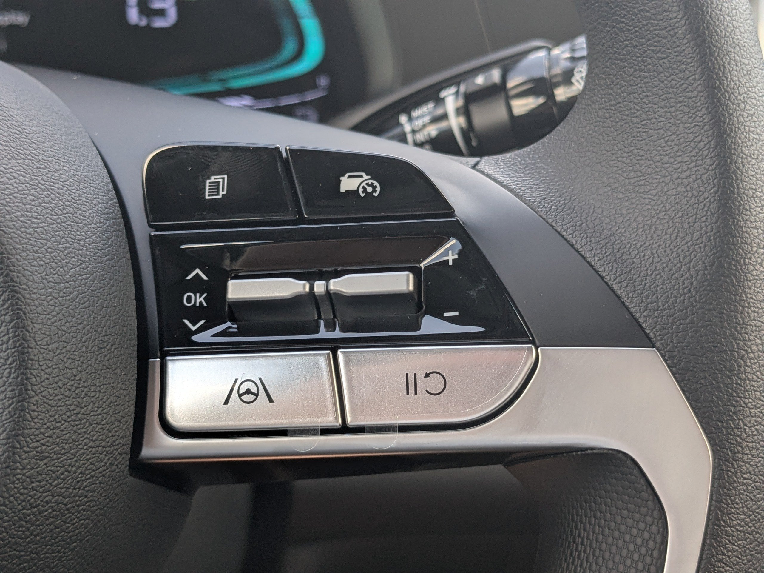 New 2026 Hyundai Elantra Hybrid FWD image 26