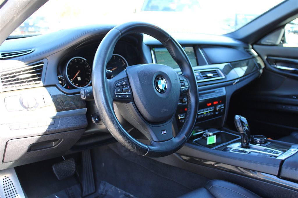 Used 2015 BMW 750i RWD image 17