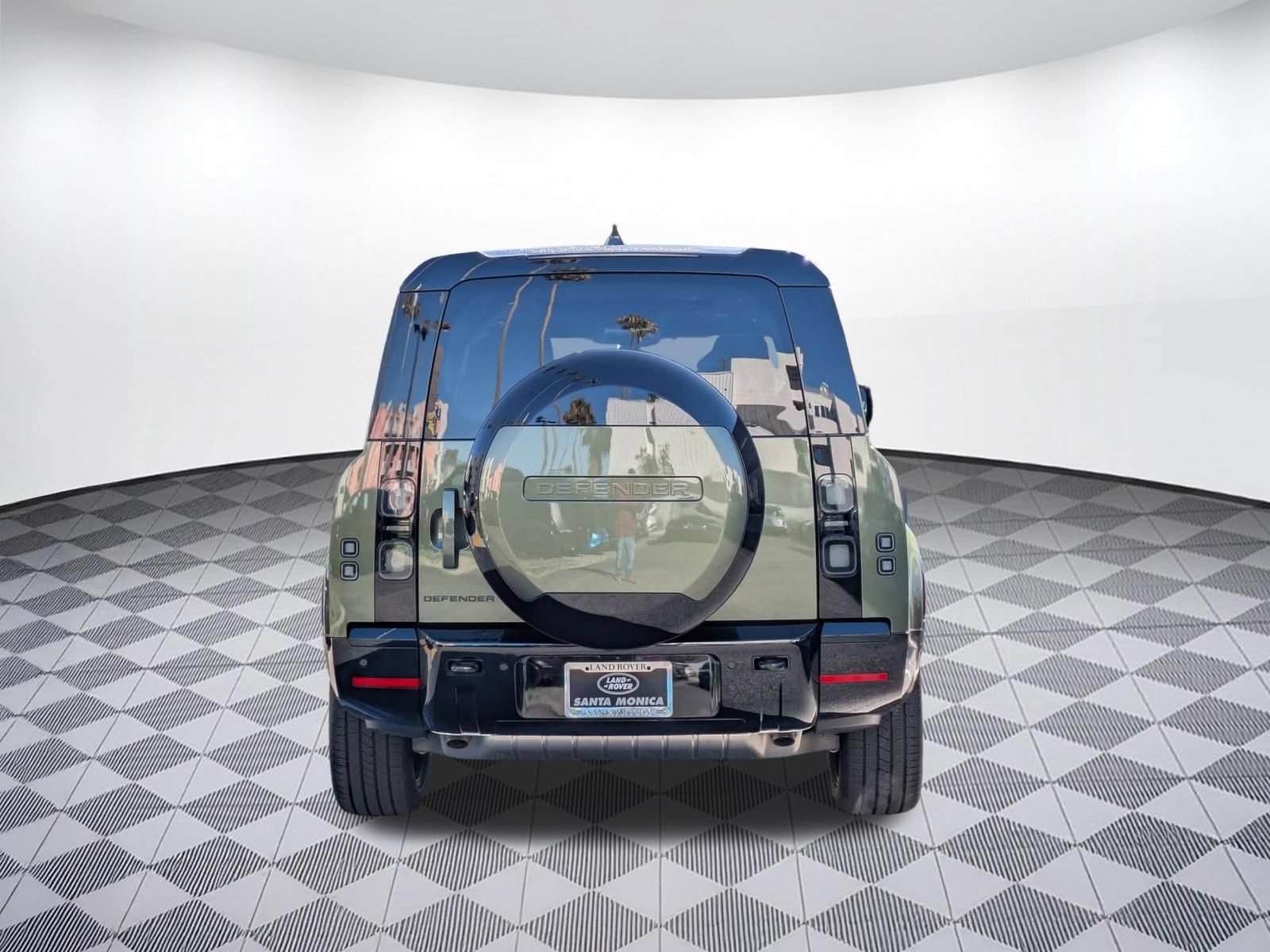 New 2026 Land Rover Defender 130 X-Dynamic SE AWD/4WD image 4