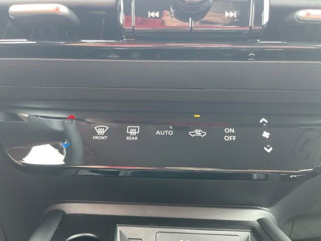 New 2025 Nissan Kicks SR image 23