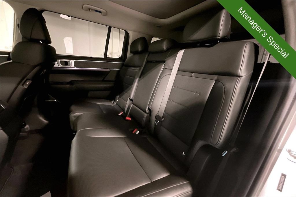Used 2025 Hyundai Santa Fe Limited FWD image 32