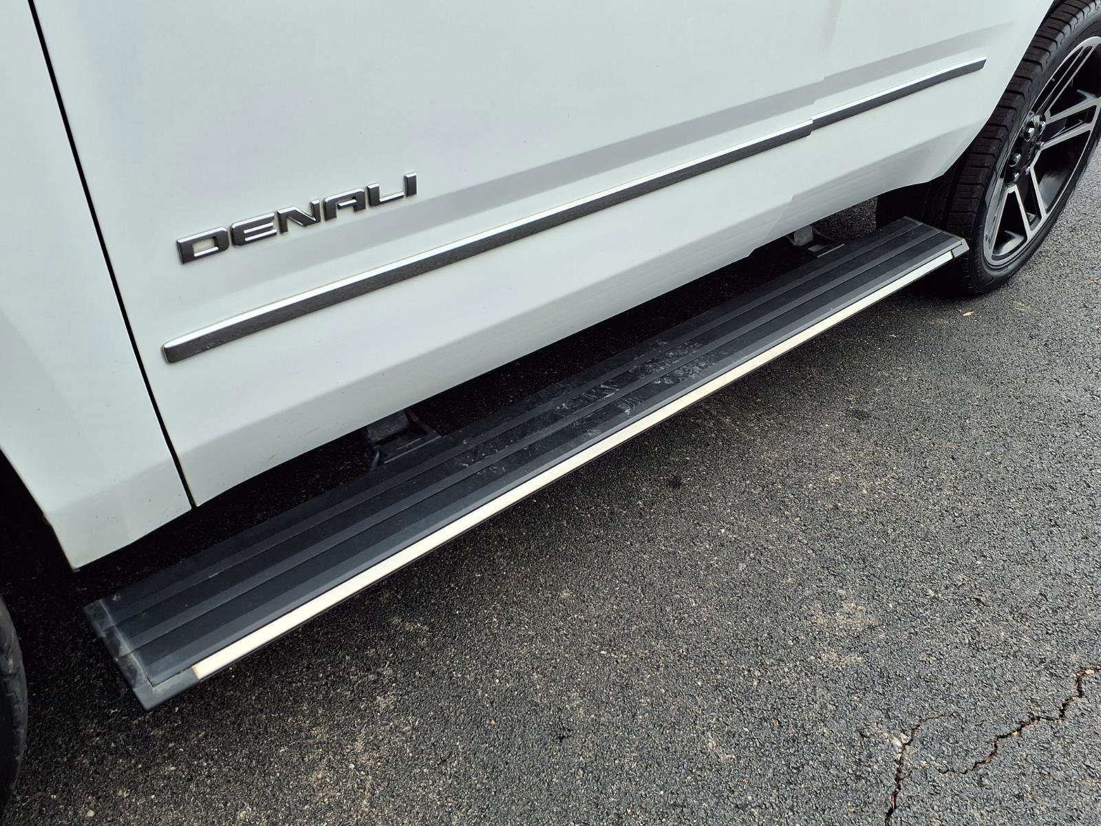 Used 2016 GMC Yukon Denali w/ Open Road Package image 10