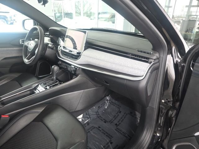 Used 2023 Jeep Compass Latitude image 9