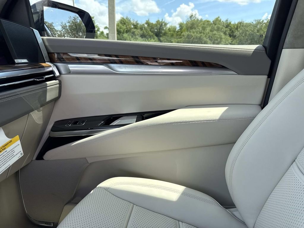 New 2026 Cadillac Escalade Platinum Sport w/ LPO, Floor Liner Package AWD/4WD image 23