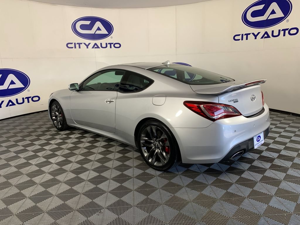 Used 2016 Hyundai Genesis Coupe 3.8 RWD image 5