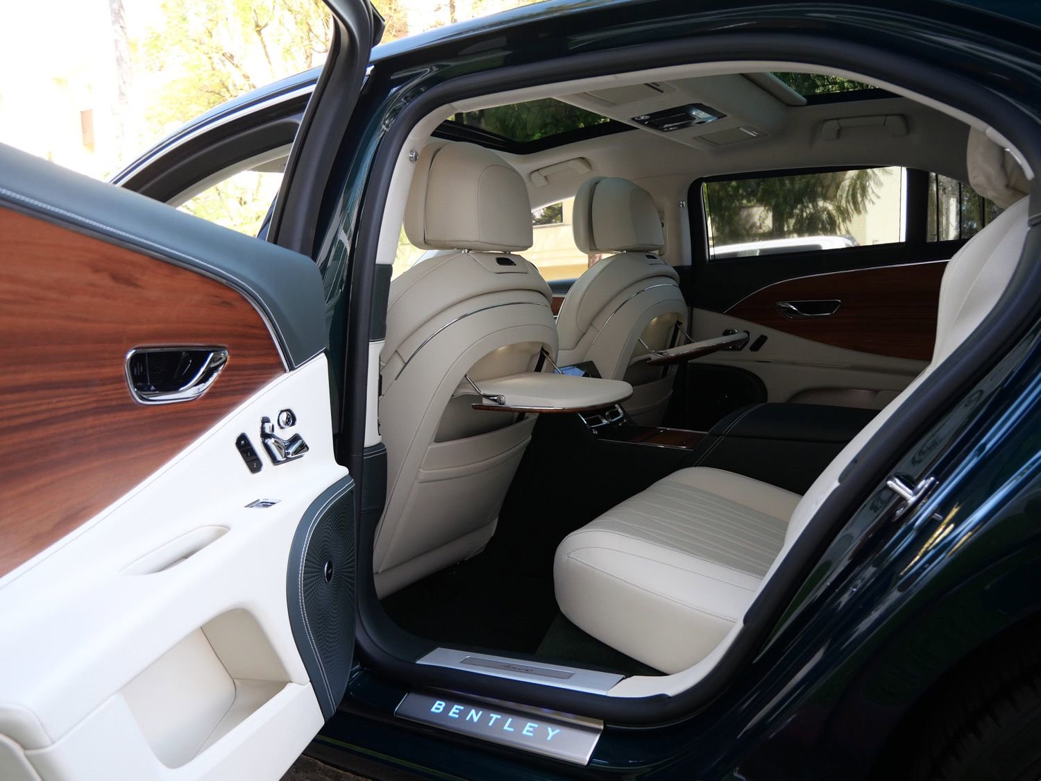 Used 2024 Bentley Flying Spur Azure image 22