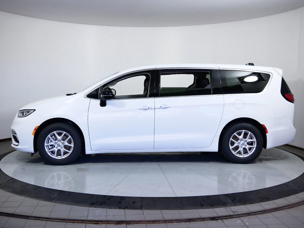 New 2024 Chrysler Pacifica Touring-L image 16