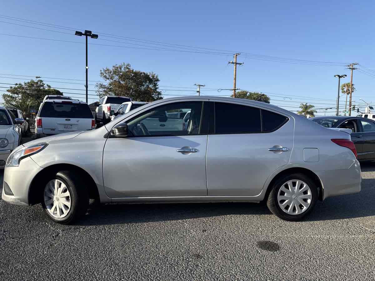 Used 2015 Nissan Versa SV FWD image 5