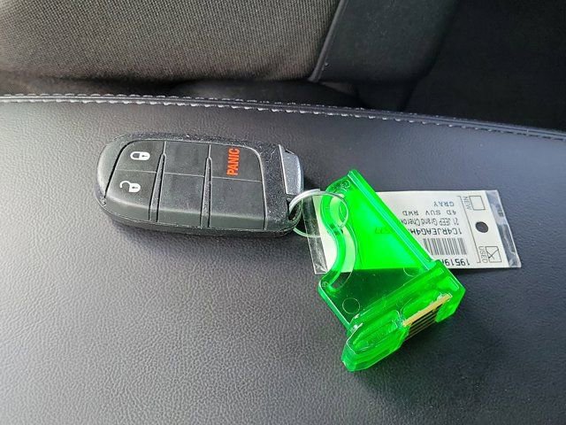 Used 2021 Jeep Grand Cherokee Laredo image 29