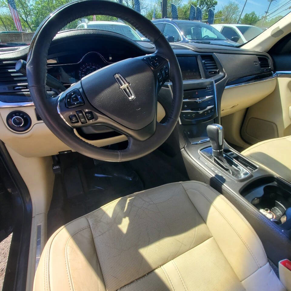 Used 2013 Lincoln MKS AWD image 11