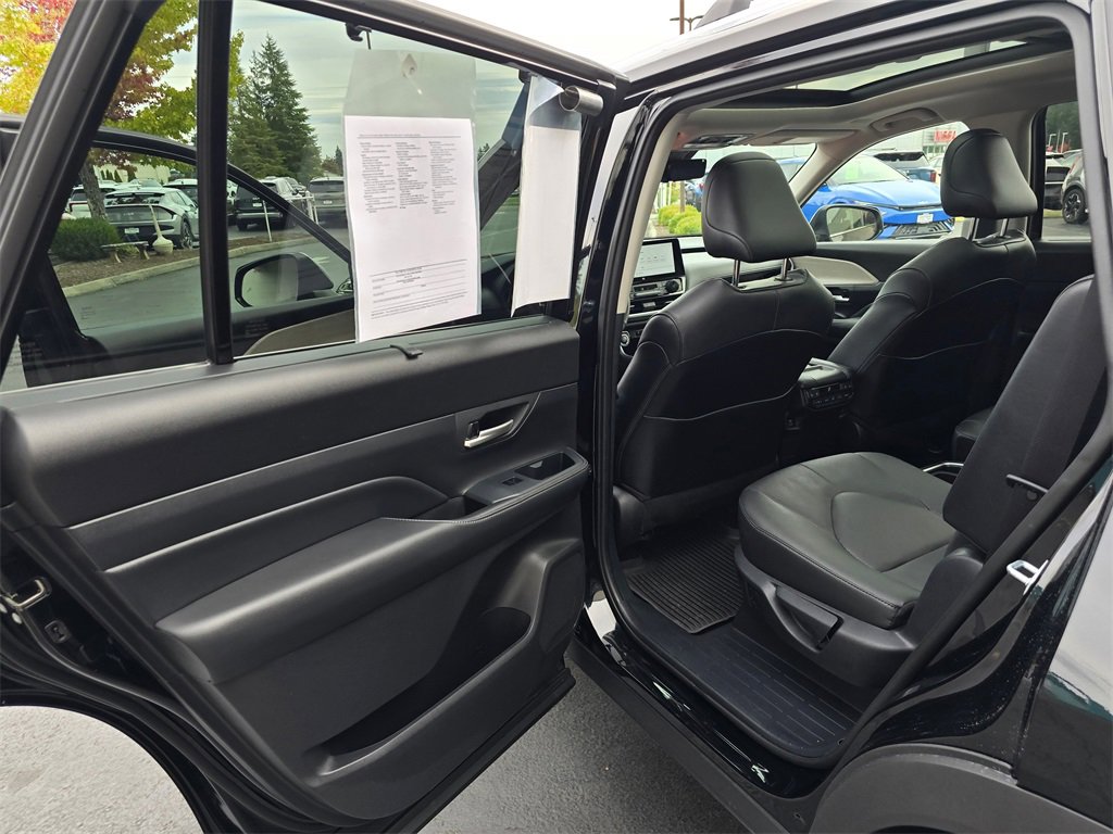 Used 2025 Toyota Grand Highlander AWD image 9