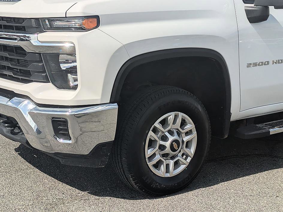 Used 2024 Chevrolet Silverado 2500 LT AWD/4WD image 9
