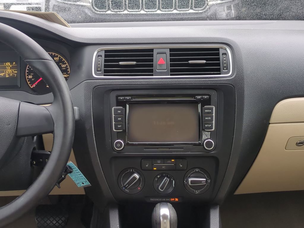 Used 2011 Volkswagen Jetta SE image 18