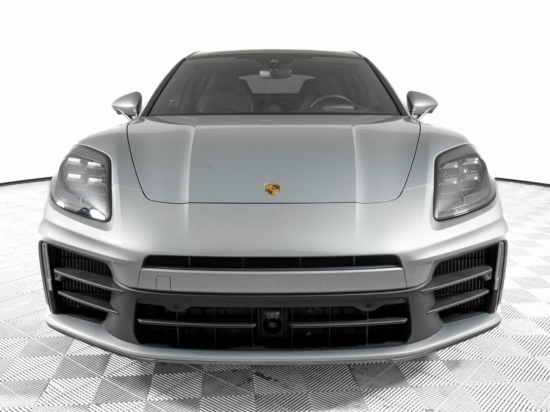 Used 2026 Porsche Panamera image 2