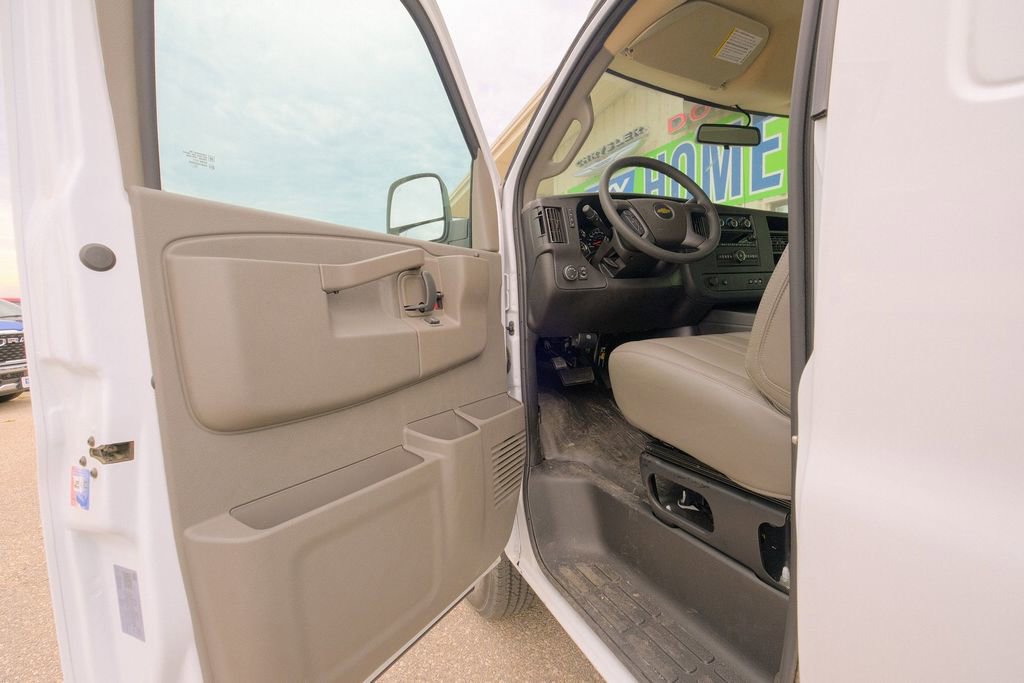 Used 2025 Chevrolet Express 2500 w/ Driver Convenience Package image 22
