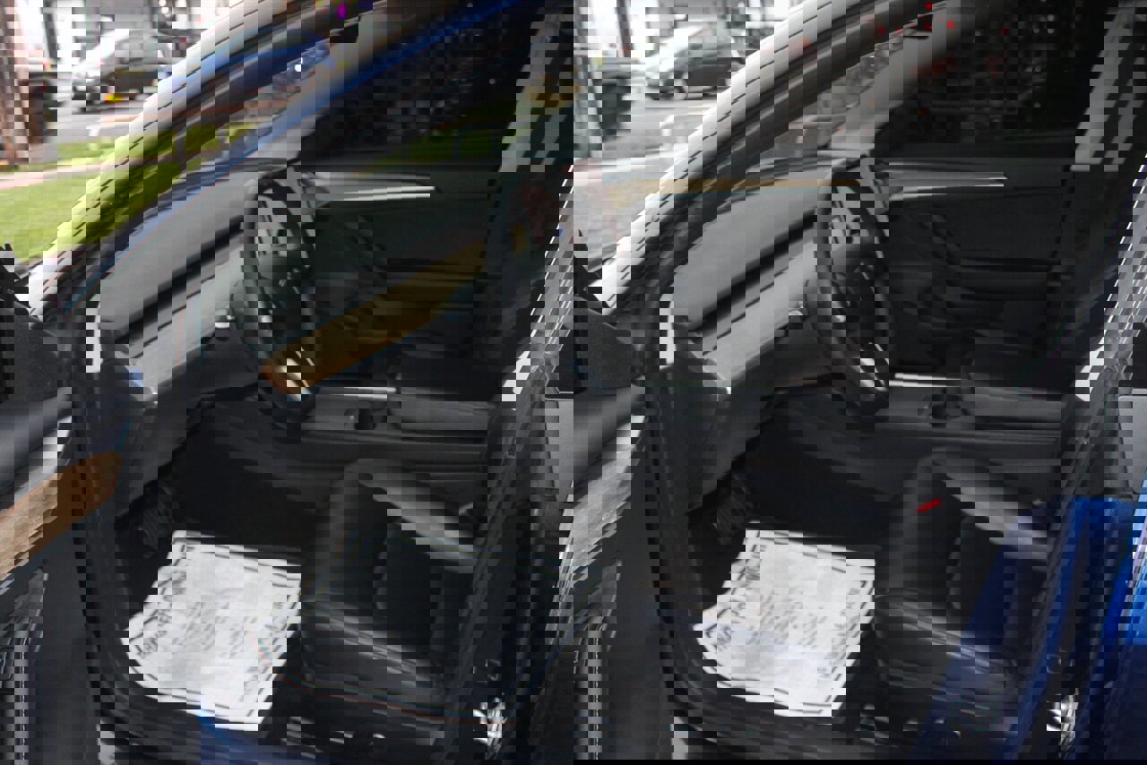 Used 2021 Tesla Model 3 Standard Range Plus image 37