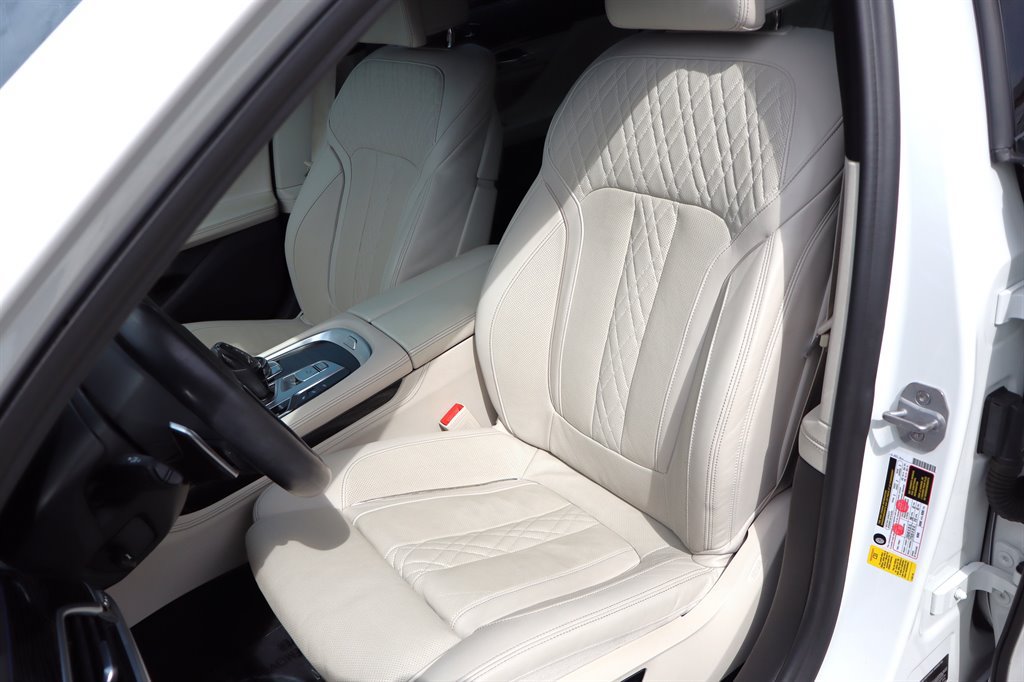 Used 2020 BMW 740i w/ M Sport Package RWD image 21