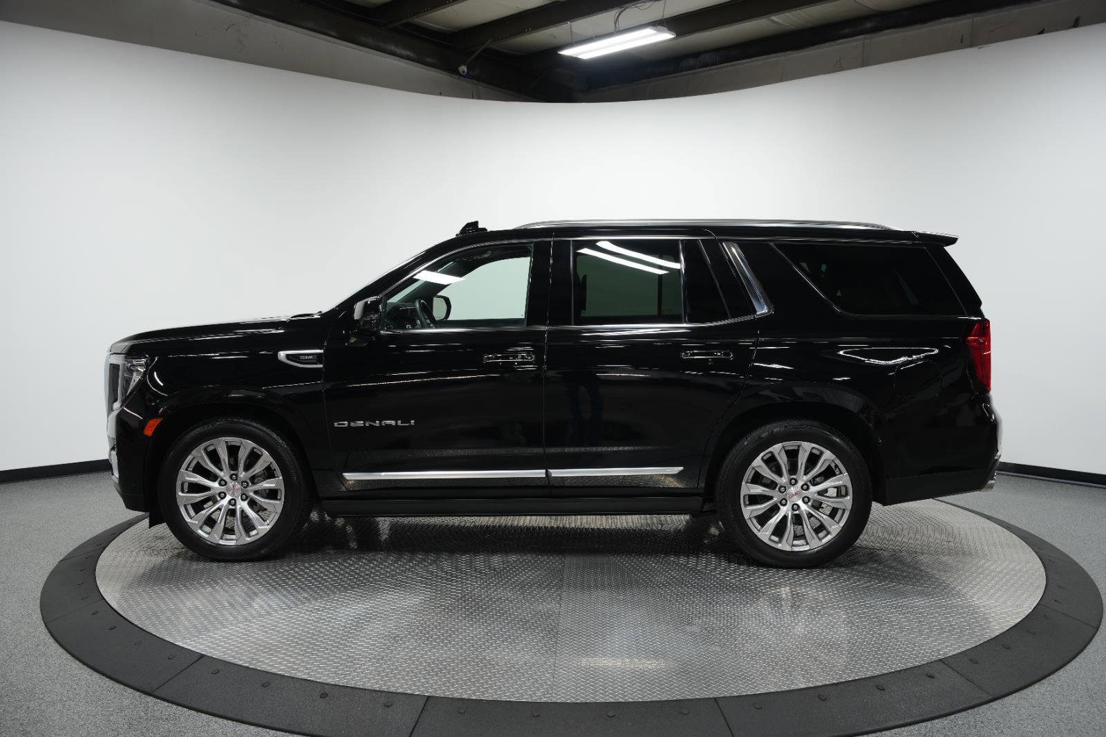 Used 2024 GMC Yukon Denali w/ Advanced Technology Package image 7